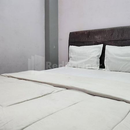 Puspita Homestay Mitra Reddoorz Bekasi Esterno foto