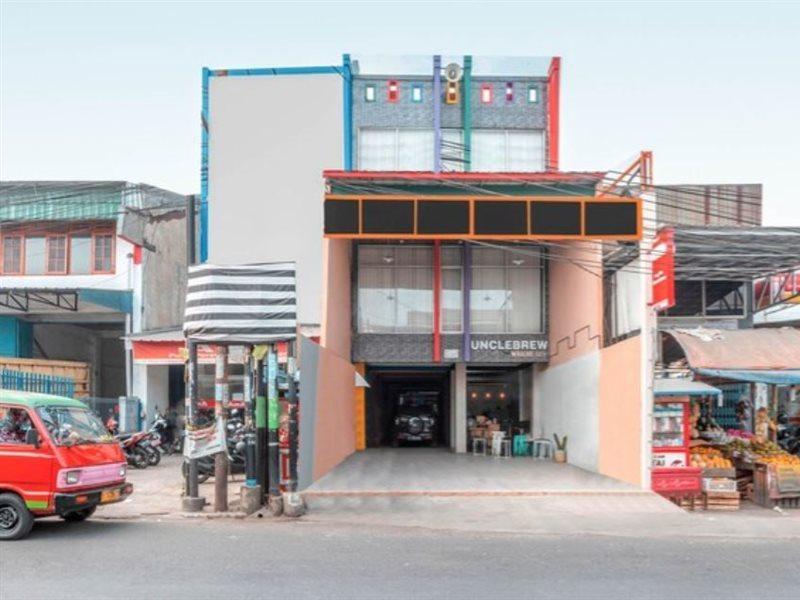 Puspita Homestay Mitra Reddoorz Bekasi Esterno foto