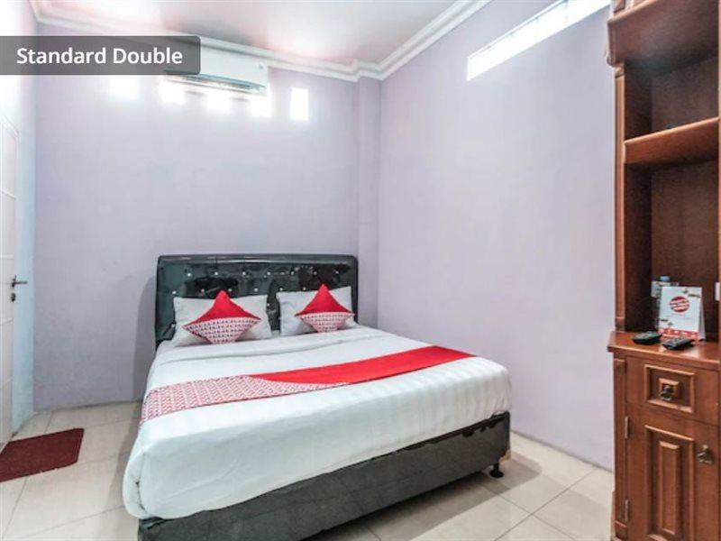 Puspita Homestay Mitra Reddoorz Bekasi Esterno foto