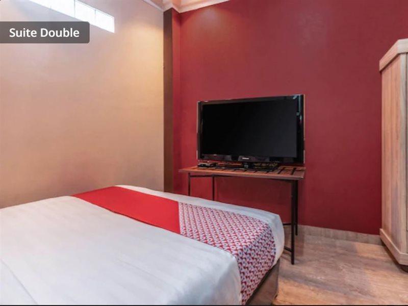 Puspita Homestay Mitra Reddoorz Bekasi Esterno foto
