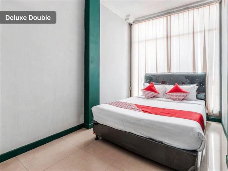 Puspita Homestay Mitra Reddoorz Bekasi Esterno foto