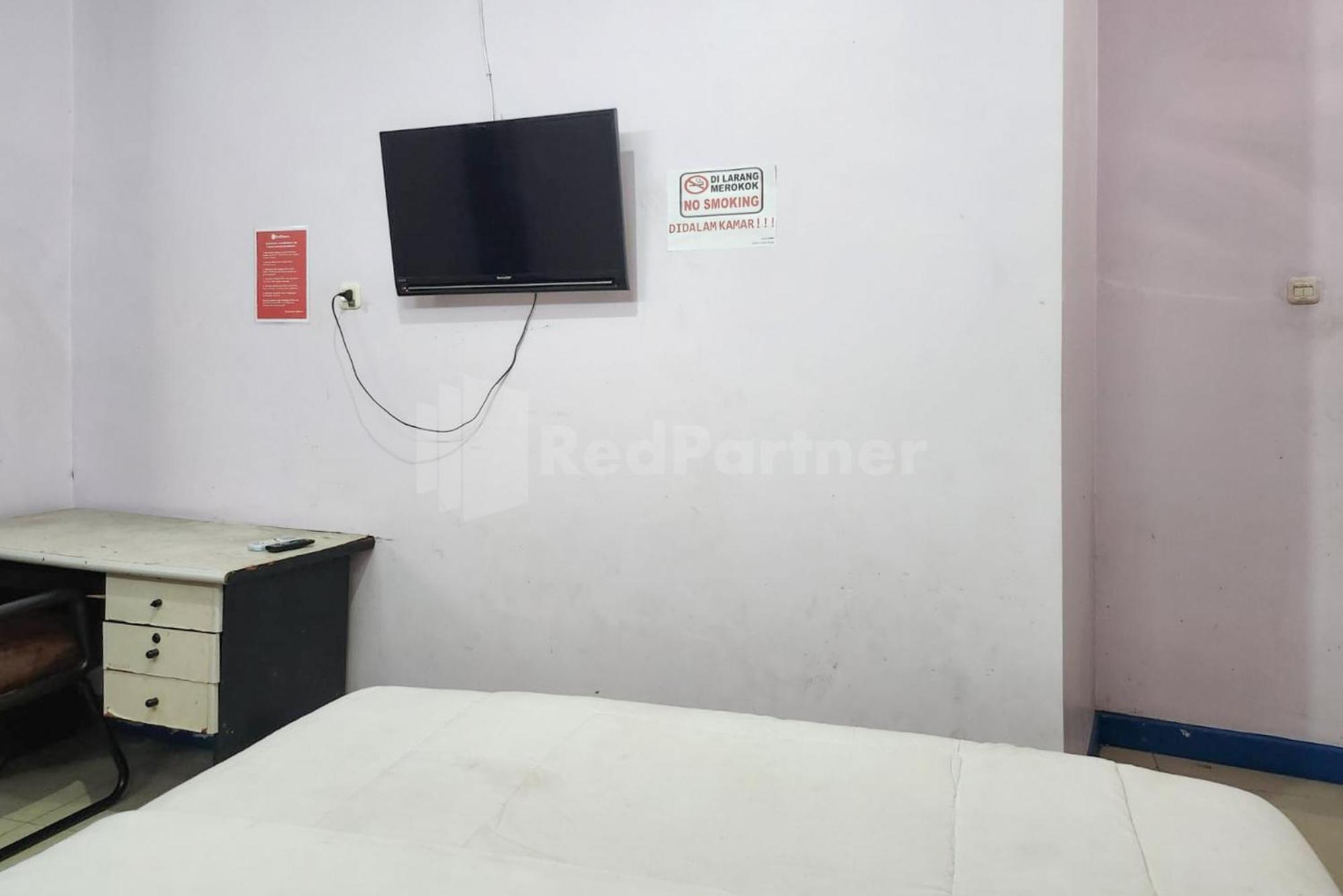 Puspita Homestay Mitra Reddoorz Bekasi Esterno foto