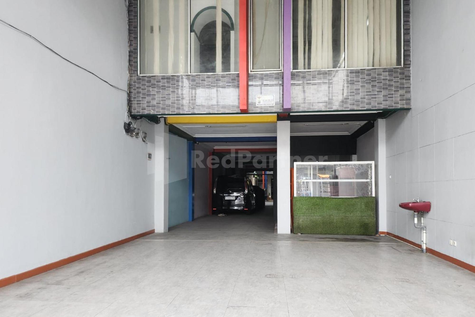 Puspita Homestay Mitra Reddoorz Bekasi Esterno foto