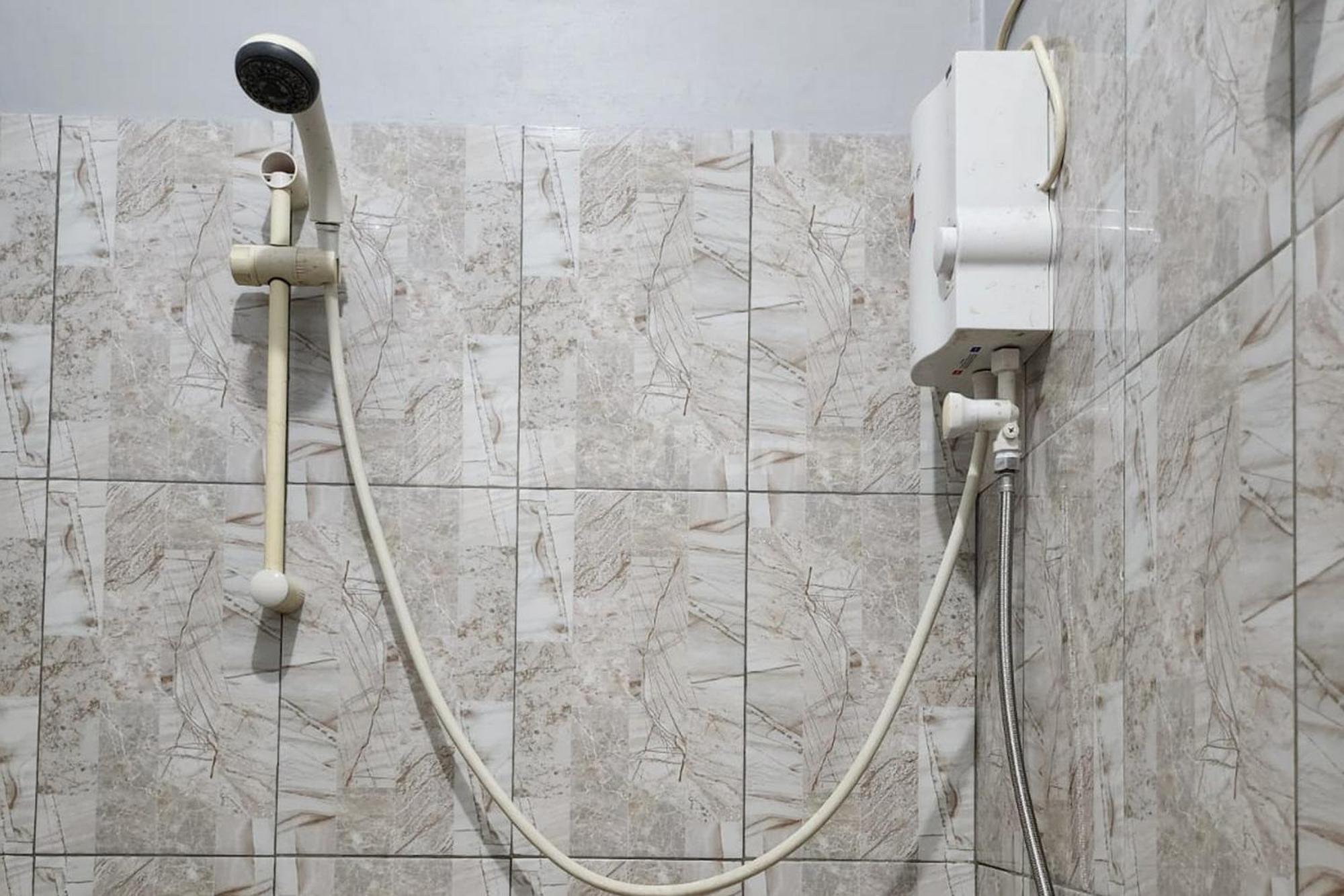 Puspita Homestay Mitra Reddoorz Bekasi Esterno foto