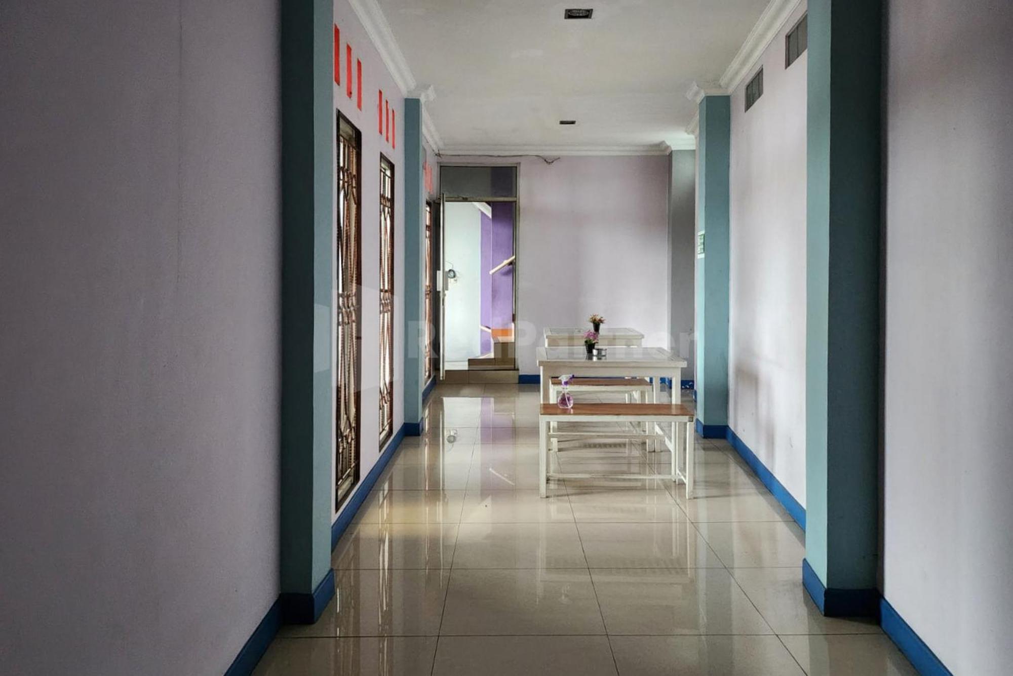 Puspita Homestay Mitra Reddoorz Bekasi Esterno foto