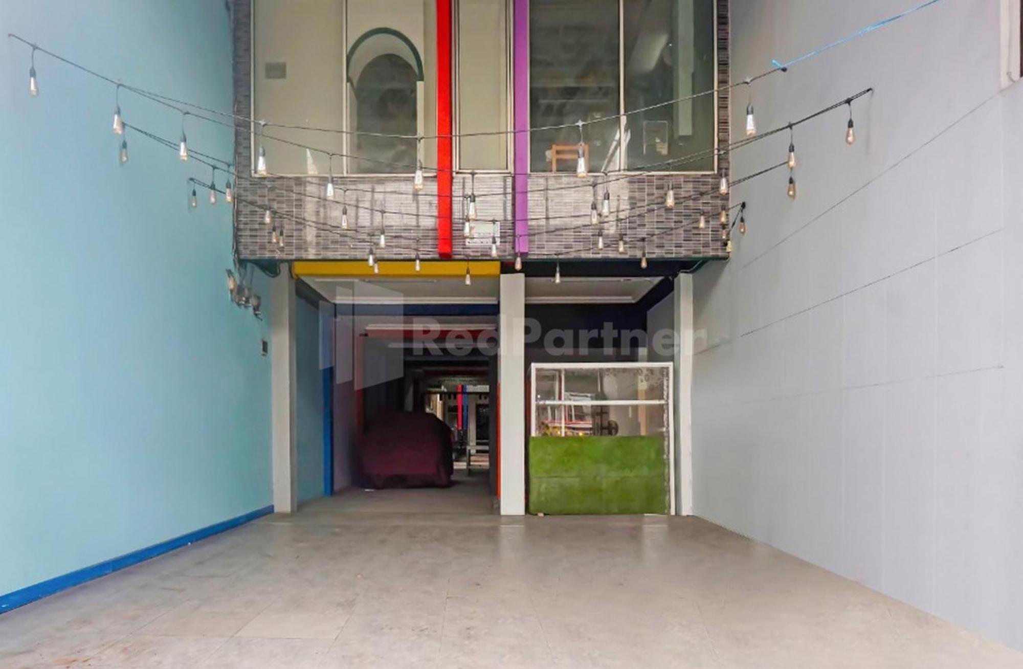 Puspita Homestay Mitra Reddoorz Bekasi Esterno foto