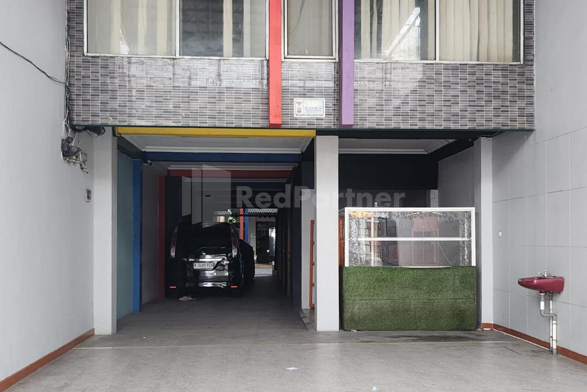 Puspita Homestay Mitra Reddoorz Bekasi Esterno foto