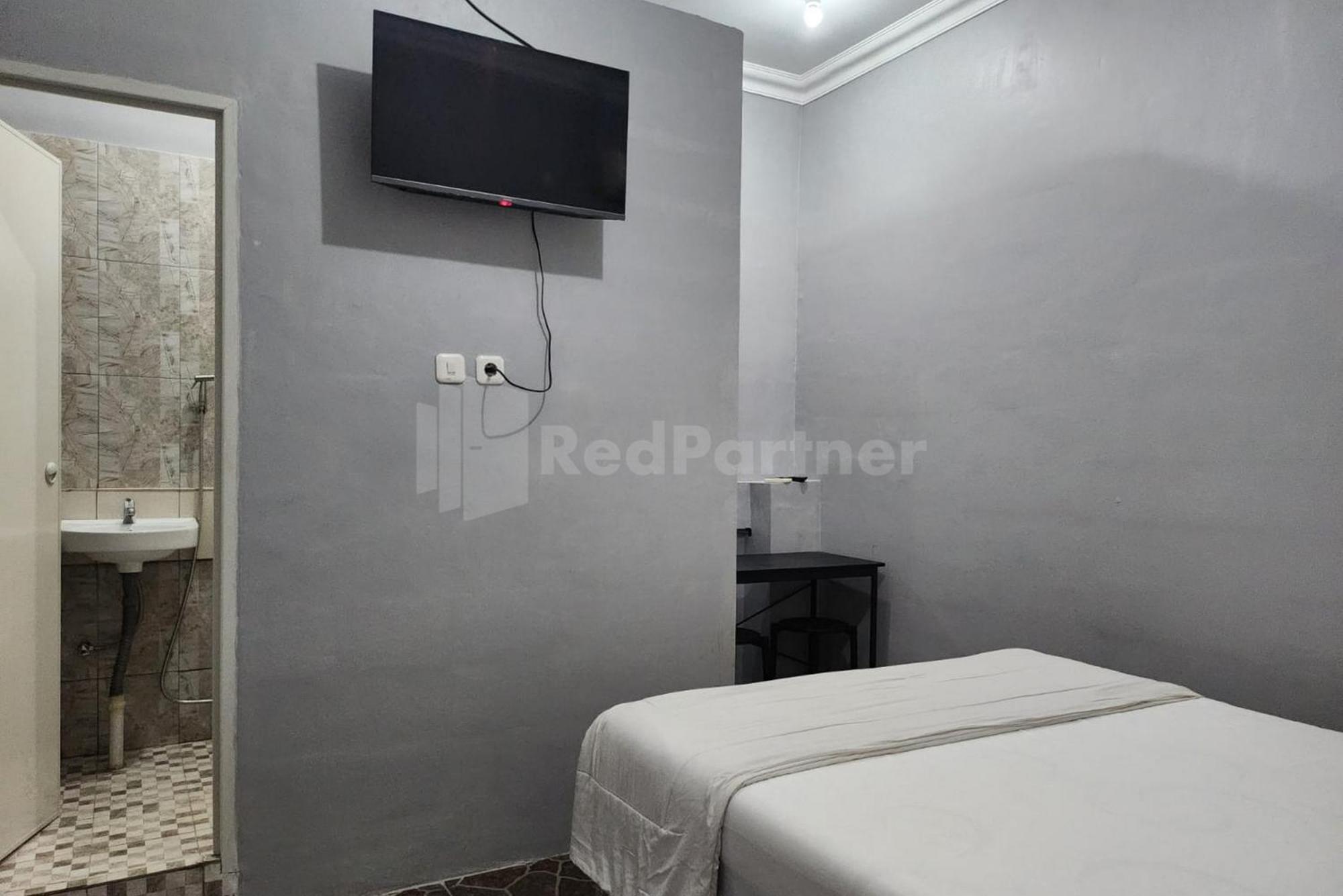 Puspita Homestay Mitra Reddoorz Bekasi Esterno foto