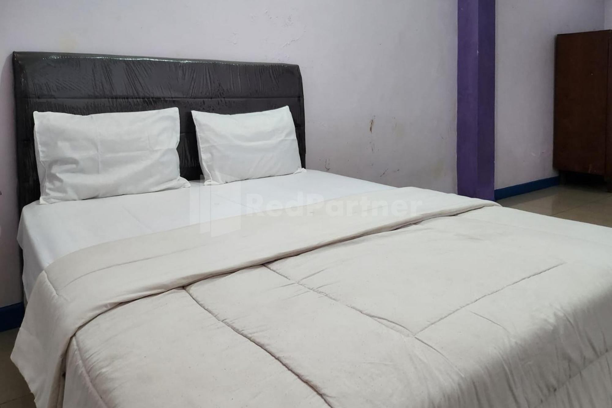 Puspita Homestay Mitra Reddoorz Bekasi Esterno foto